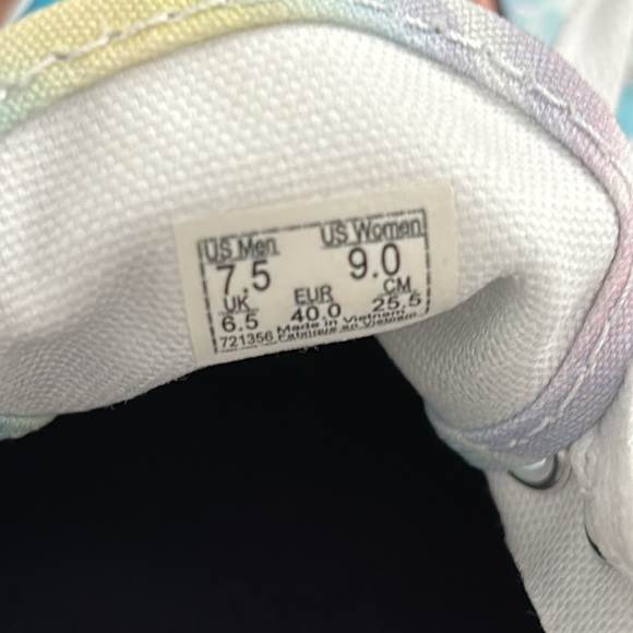 Vans Sailor Moon Collection Men Size 7.5 Women Size 9 - Picture 13 of 14